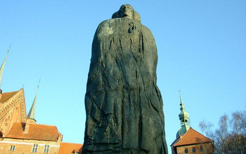 Frombork - Copernicus Monument